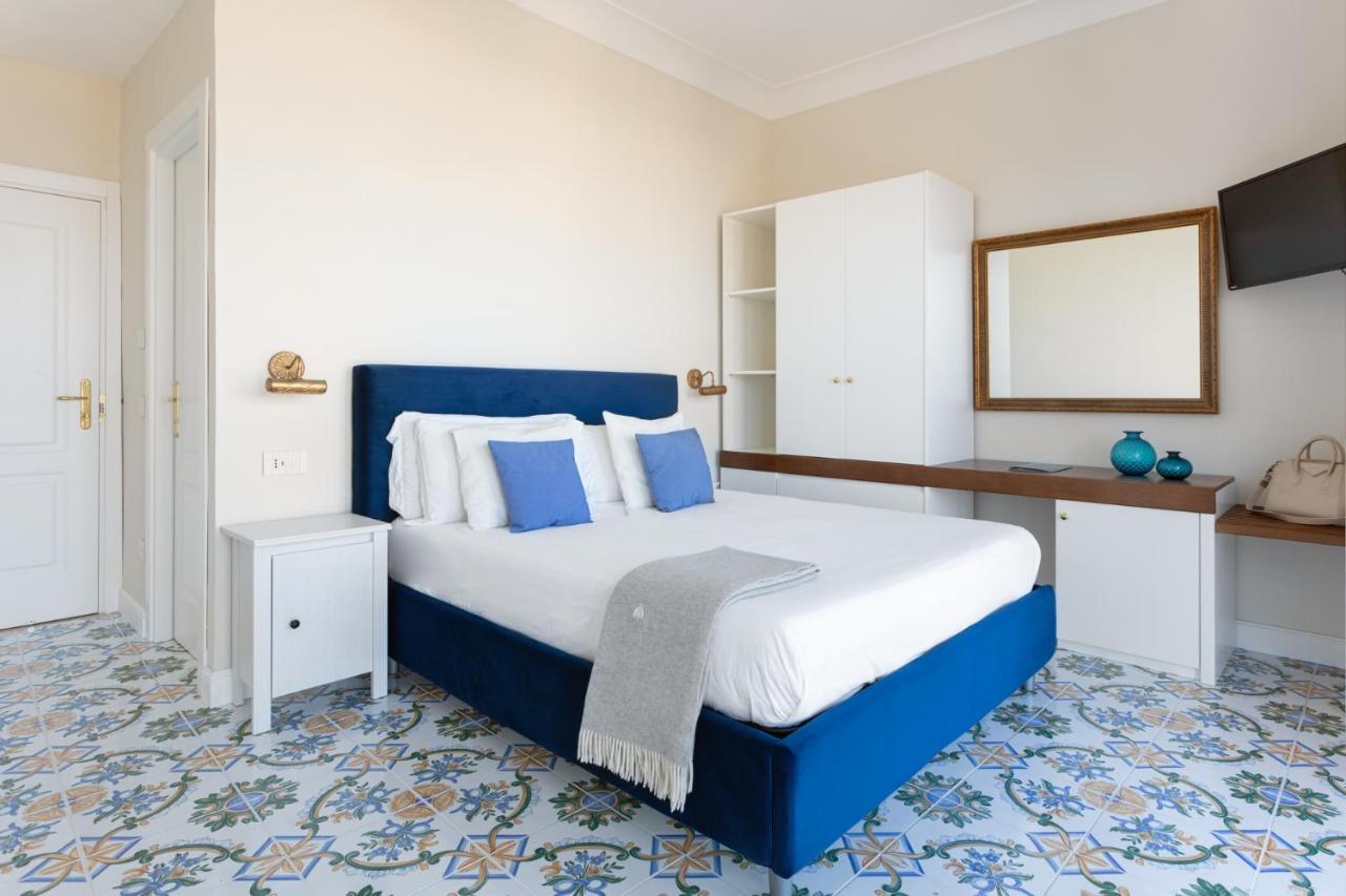 Experience Boutique Hotel - Villa Cimmino กาสเตลลัมมาเร ดิ สตาเบีย ภายนอก รูปภาพ